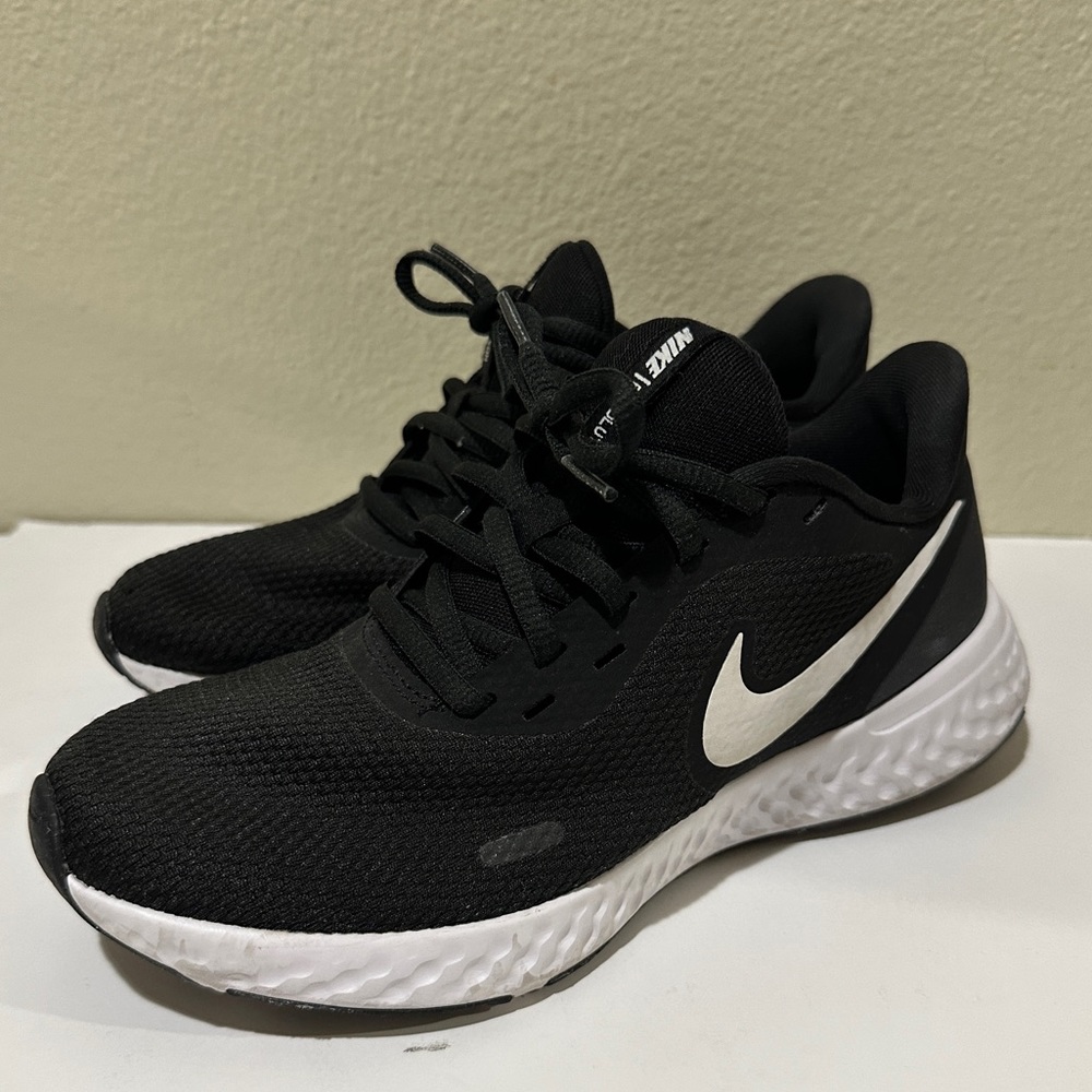Nike Revolution Running Shoes Women’s size 7 wide